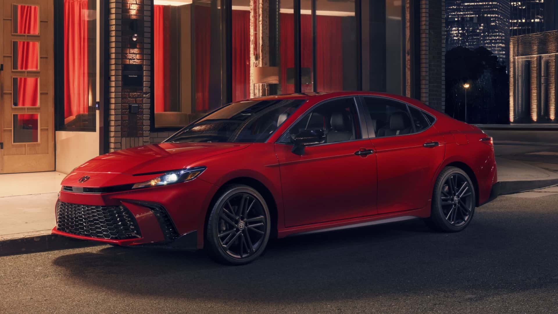 Toyota Camry Nightshade 2026: Sedan Keluarga yang Gak Bosenin!
