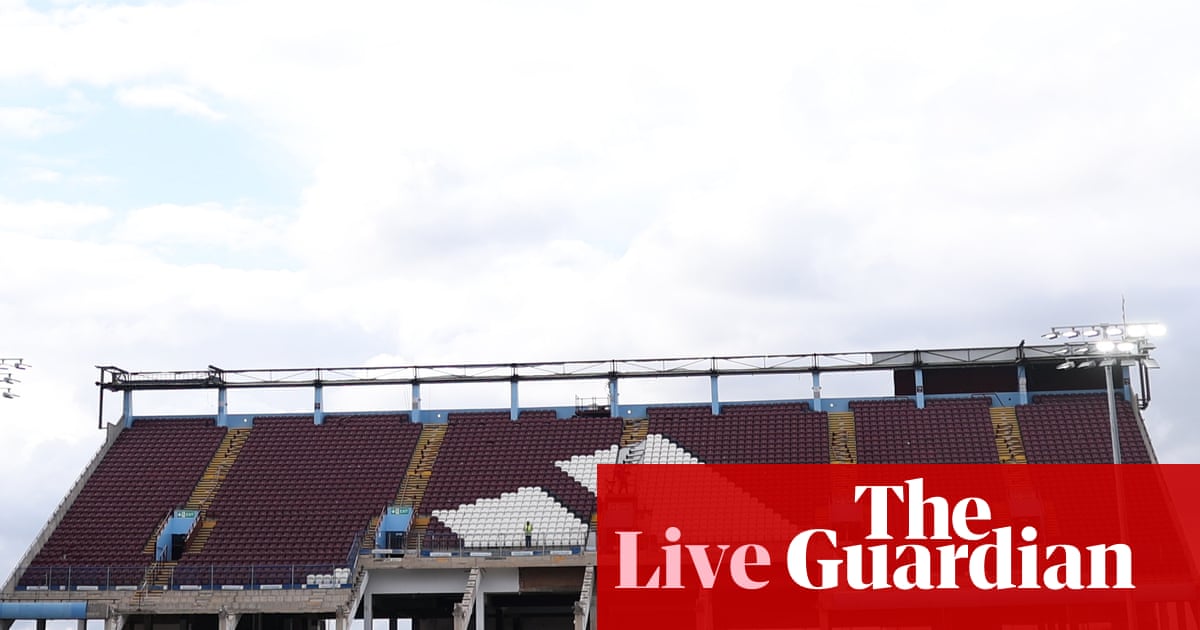 Momen Haru di Villa Park! Emery Peluk Arteta di Pertandingan Ke-250-nya