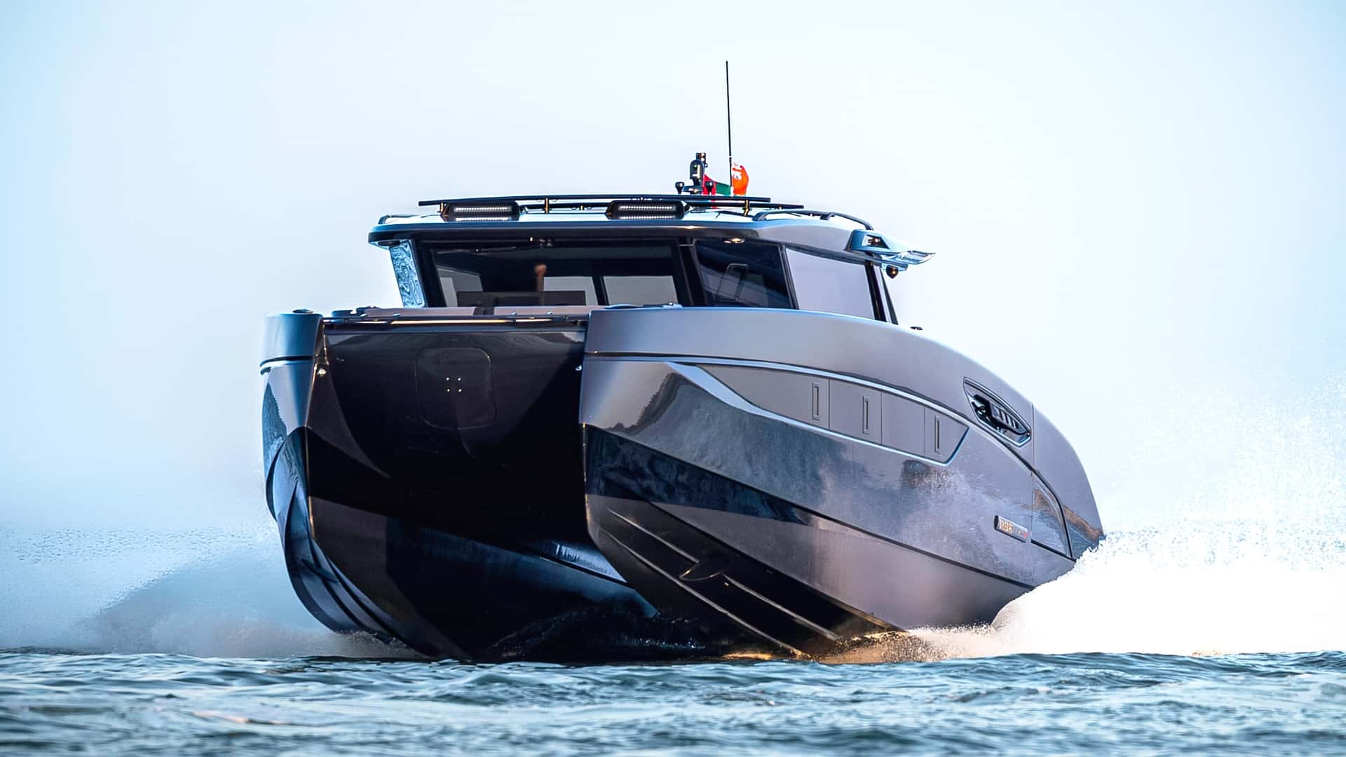 Brabus Bikin Yacht Hydrofoils 17 Meter dengan 1.450 HP, Gila Cepatnya!