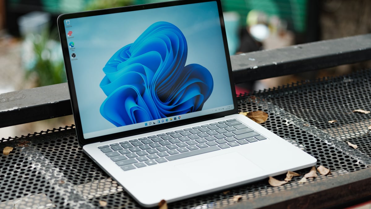 Astaga! Update Windows 11 Ini Bikin Cursor Hilang & Wallpaper Error? Rollback Sekarang!